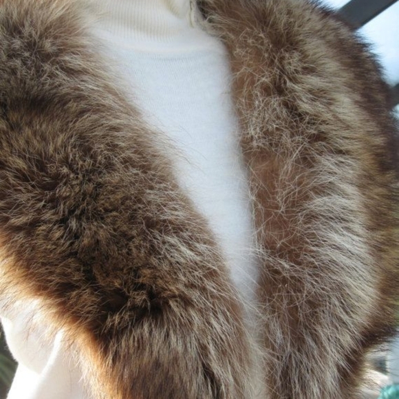 Natural Large Genuine VINTAGE RACCOON Fur Collar - Excellent Vintage Condition